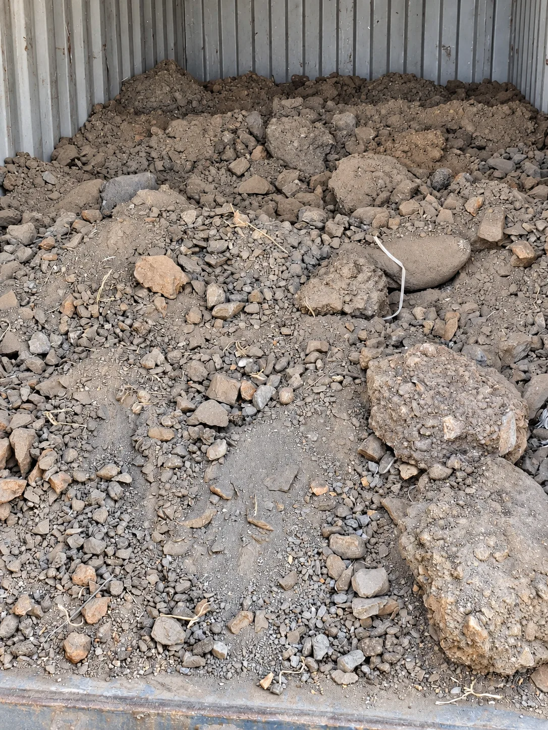Mixed loose bulk material inside a shipping container